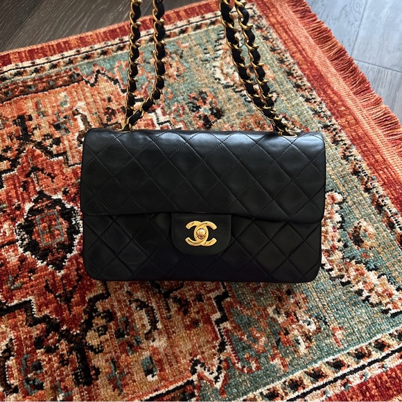 SOLD**Chanel Vintage Classic Small Double Flap Bag - Picture 3 of 13
